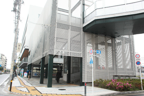 ステラビル外観　入り口は線路側です